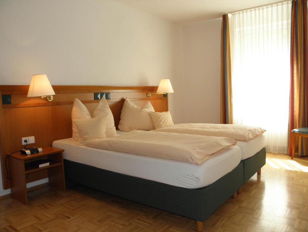 Hotel & Residenz Am Kurpark Schlangenbad Rom bilde
